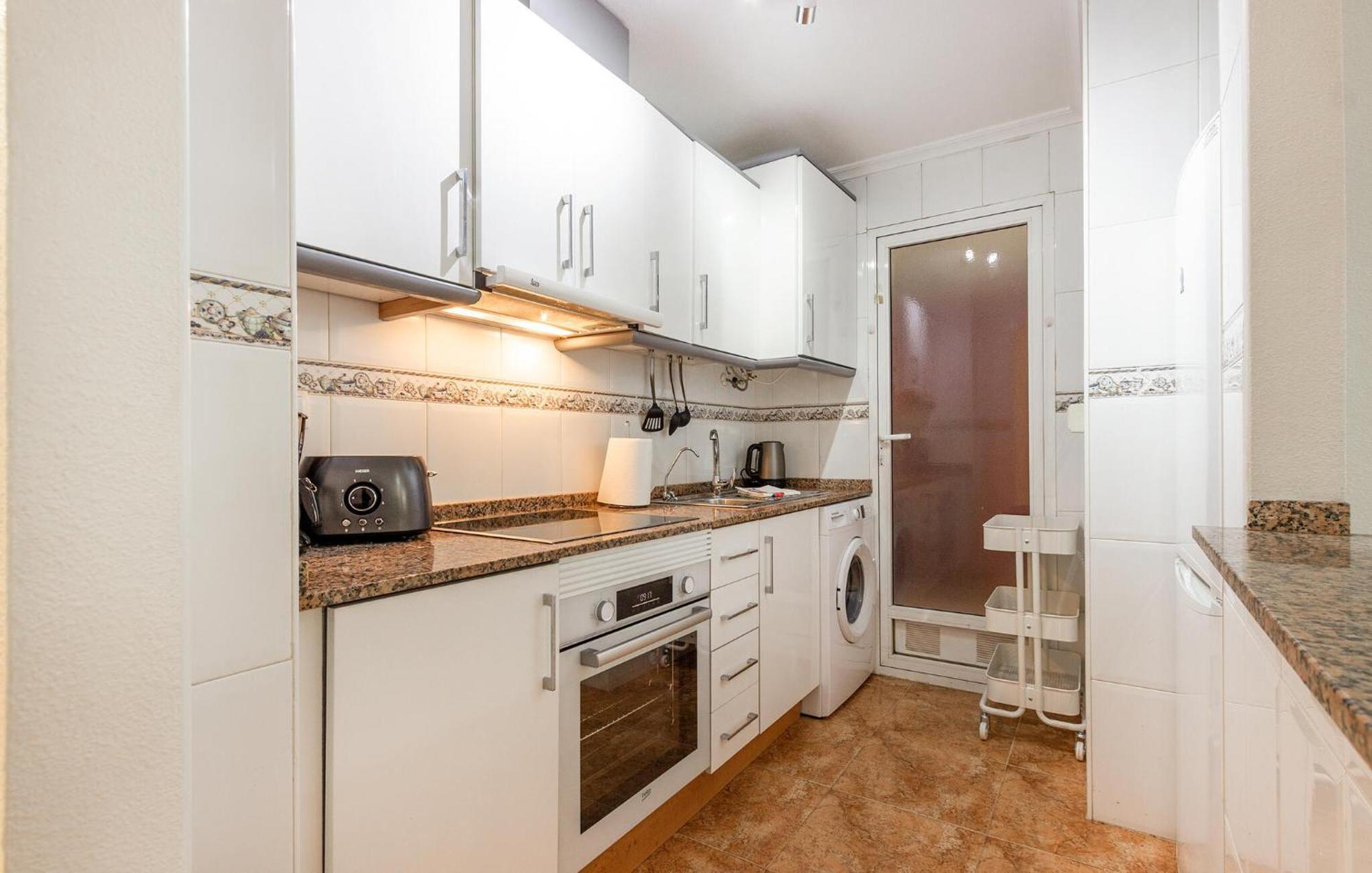 Amazing Apartment In Torrevieja With Kitchen 외부 사진